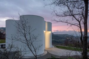 anta-maria-goretti-church-mormanno-italy-mario-cucinella-architects_dezeen_2364_col_7