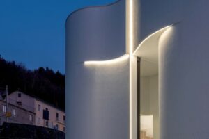 anta-maria-goretti-church-mormanno-italy-mario-cucinella-architects_dezeen_2364_col_9-scaled