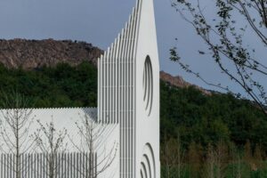 chamber-church-by-buro-ziyu-zhuang-qingdao_dezeen_2364_col_0-scaled