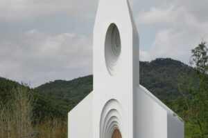 chamber-church-by-buro-ziyu-zhuang-qingdao_dezeen_2364_col_3-scaled