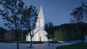 chamber-church-by-buro-ziyu-zhuang-qingdao_dezeen_2364_col_hero